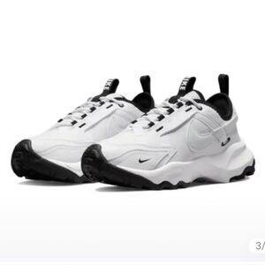Nike TC 7900 White Size 5.5 Women